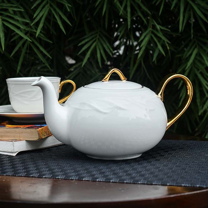 QUALITIER Tea pot White with Gold handle