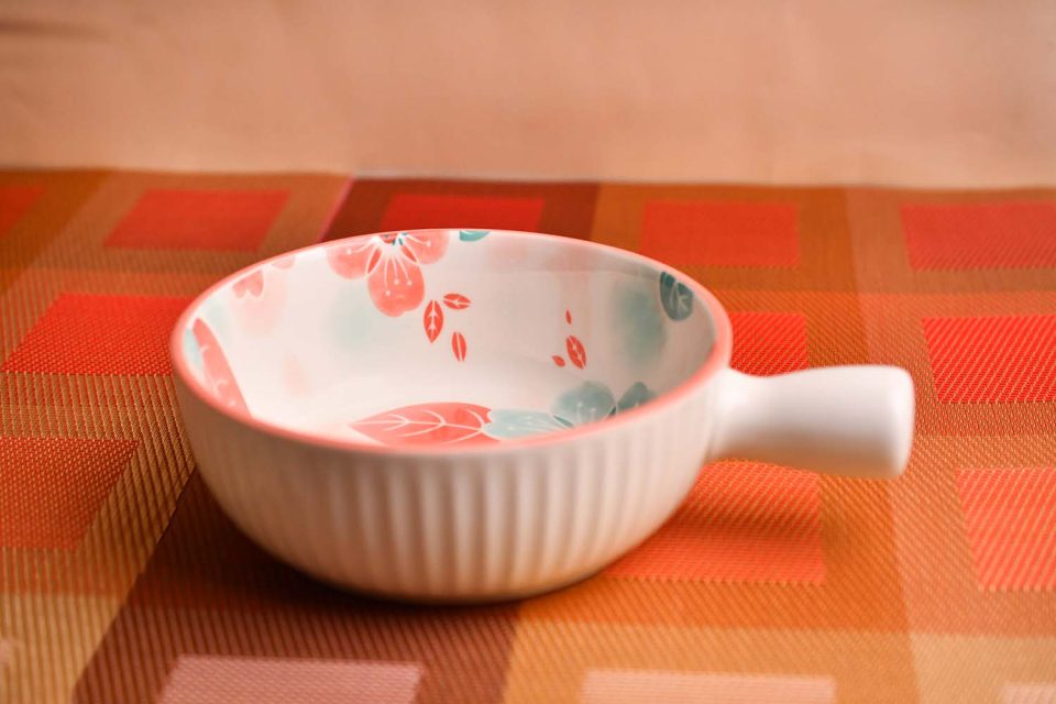 Ceramic Round serving dish with handle Pink print - photo 2