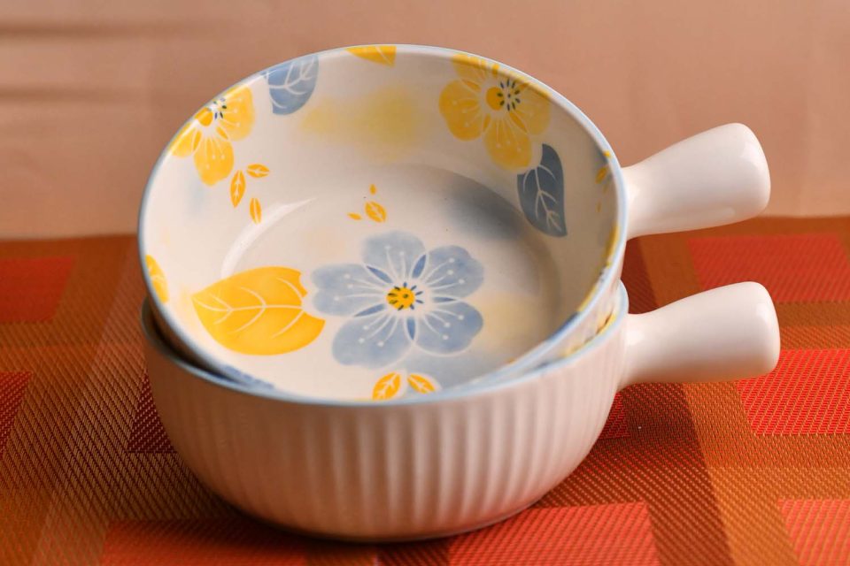 Ceramic Round serving dish with handle Yellow print - photo 1