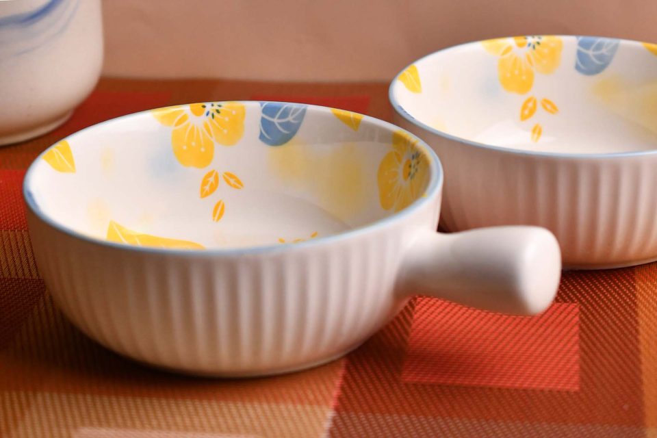 Ceramic Round serving dish with handle Yellow print - photo 2