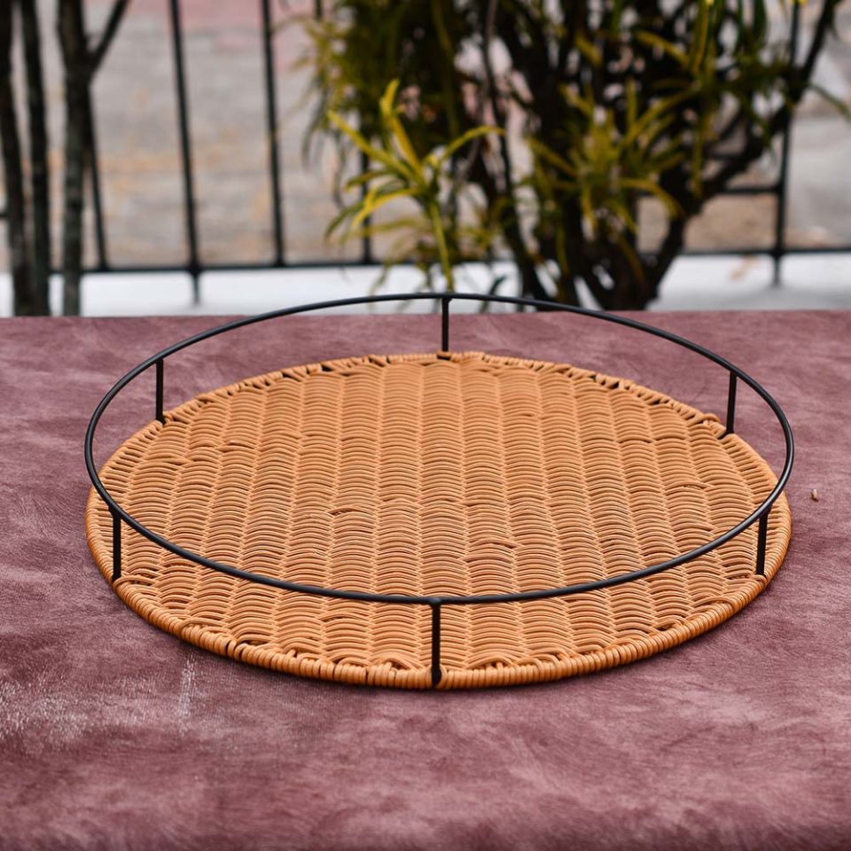 RATTAN ROUND TRAY WITH METAL HANDLE - photo 1